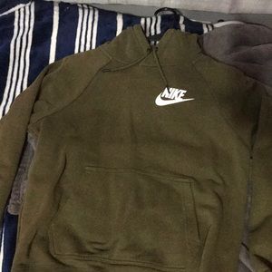 nike hoodie. barley been wore. text me before u decide to buy.